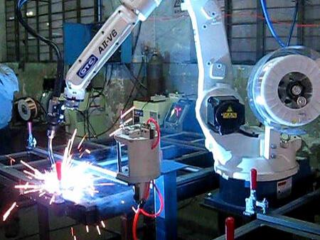 工业机器人在金属成形机床集成的四大应用行业